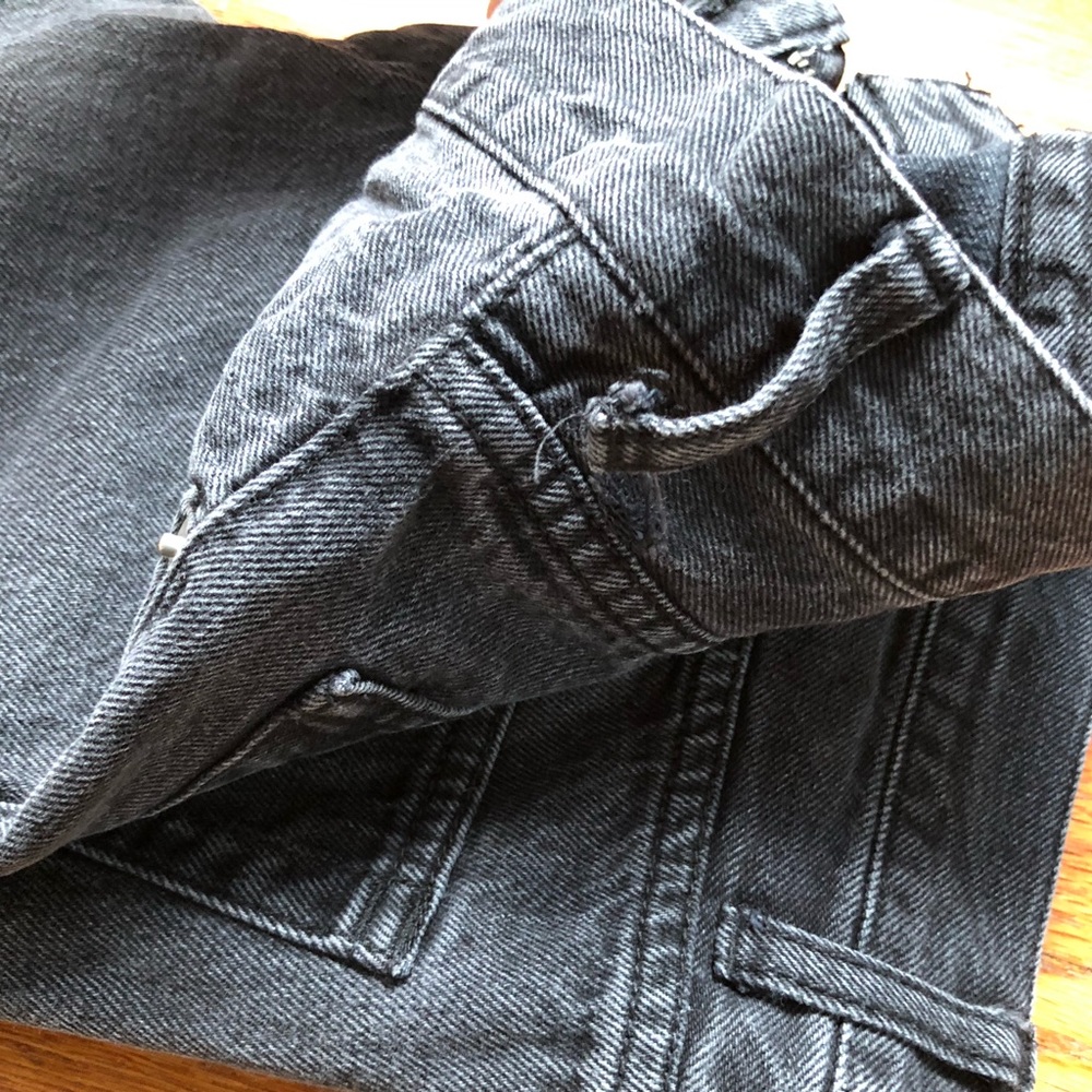 BLACK DISTRESSED JEANS - Picture 9 of 9